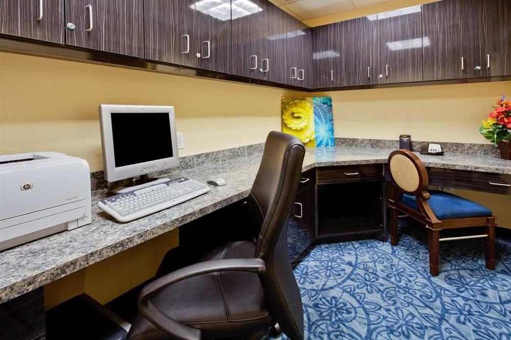 Hampton Inn & Suites Orlando-Apopka Forest City Бизнес фото